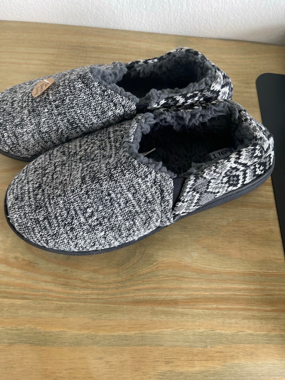 NWT Born Knit Sherpa Black and Gray Comfy Slip On Aztec Slippers Womens Small 6